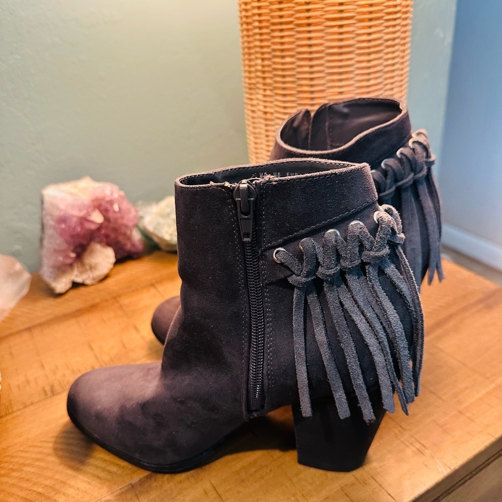 Carlos By Carlos Santana Grey Twilight Fringe Heel Boot Size 8.5